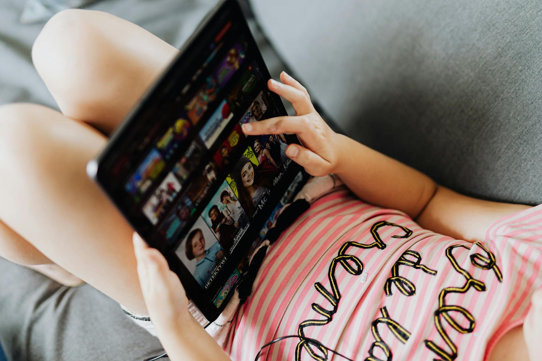 OMNITRADE - Écrans et enfants : ce que disent vraiment les pédiatres en 2026