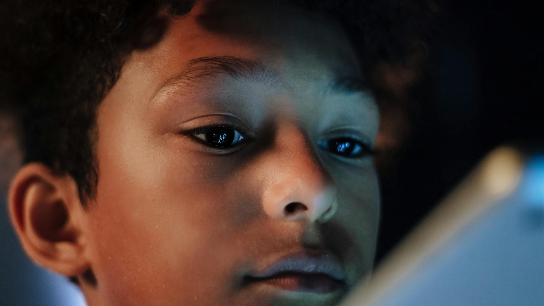 OMNITRADE - Cyberharcèlement : nos enfants face à la haine en ligne